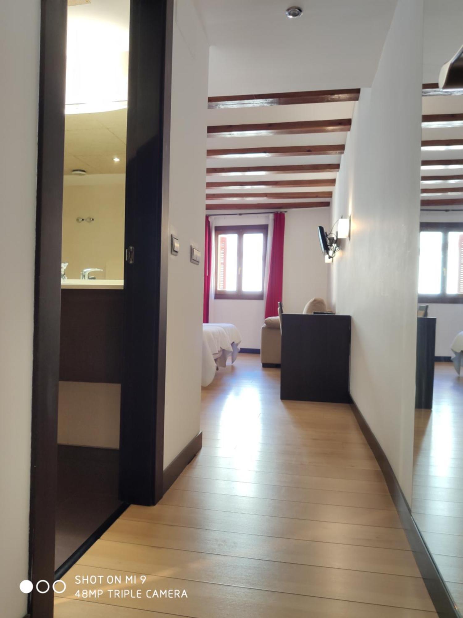 Hotel Rey Sancho Navarrete Oda fotoğraf