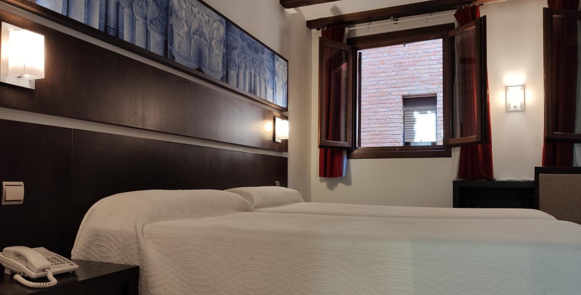 Hotel Rey Sancho Navarrete Oda fotoğraf