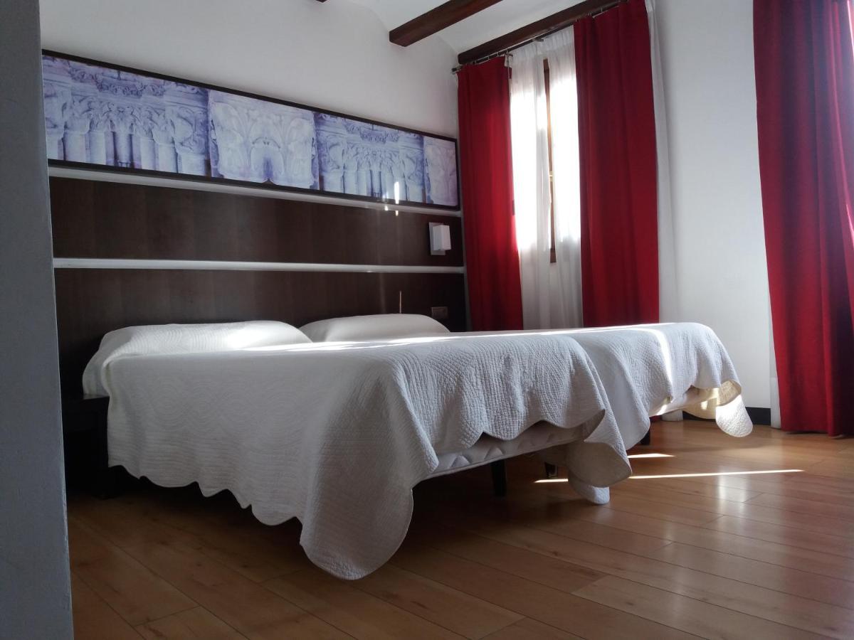 Hotel Rey Sancho Navarrete Dış mekan fotoğraf